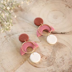 Boucles d’oreilles Anémone – Acajou, Rose bruyère & Blanc – Bijou unique & fait-main