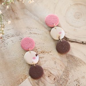 Boucles d&rsquo;oreilles Soie – Rose bruyère, Lin & Brun cachou – Bijou unique & fait-main