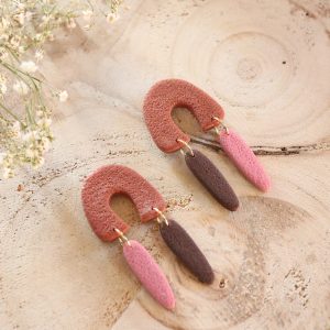 Boucles d&rsquo;oreilles Rivière – Rose bruyère, Acajou & Brun cachou – Bijou unique & fait-main
