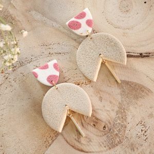 Boucles d&rsquo;oreilles Sable d&rsquo;or – Lin, Rose bruyère & Blanc – Bijou unique & fait-main