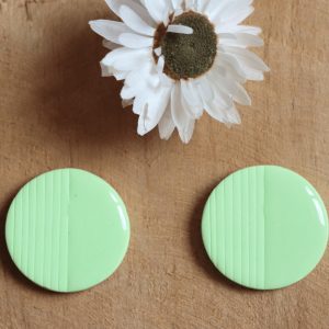Boucles d’oreilles Galet – Vert pistache – Bijou unique & fait-main
