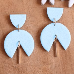 Boucles d’oreilles Sable d’or – Bleu ciel – Bijou unique & fait-main